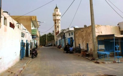 Tunisie – Kebili : Une trentaine d’individus arrêtés dans l’affaire du remplacement du drapeau national par celui de Daech