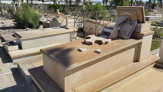 Tunisi [photos] : Des inconnus vandalisent le cimetière chrétien de Sfax et détruise une statue de la vierge Marie