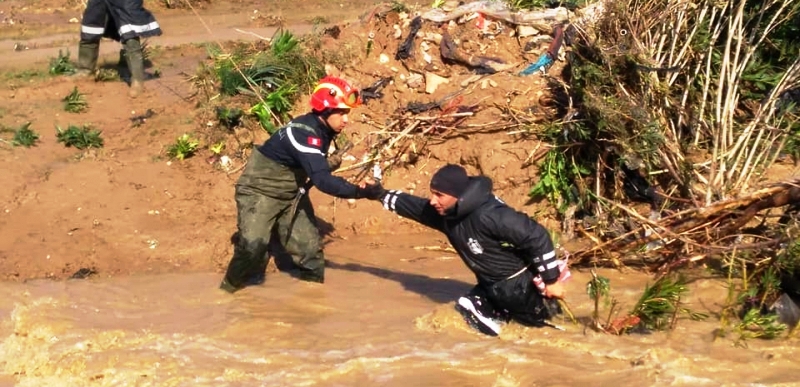 Tunisie – Jendouba : 5 agents de la protection civile sauvés des eaux par leurs collègues