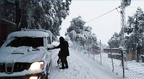 Tunisie – Les équipes mobiles de la STEG s’activent pour rétablir l’électricité dans les localités sinistrées par les tempêtes de neige