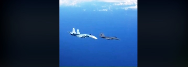VIDEO : Manœuvre spectaculaire d’un avion de chasse russe pour éloigner un appareil de l’OTAN qui s’approchait d’un avion gouvernemental