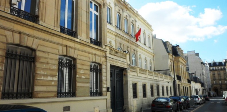 Quand les sbires de l’ambassade de Tunisie à Paris peinent à se débarrasser des vieux réflexes