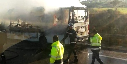 Tunisie – Un bus prend feu sur l’autoroute Hammamet – Tunis