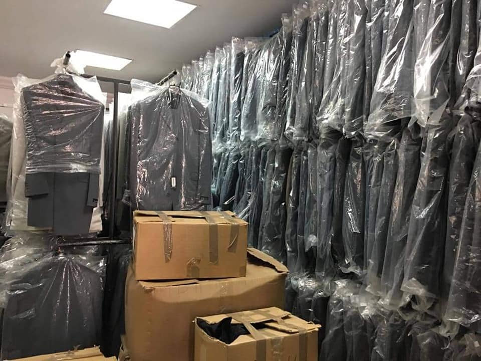 Tunisie [Photos]: Saisie de 2800 pièces de vêtements de contrefaçon de grandes marques à l’Ariana