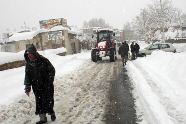 Tunisie: Evacuation de trois familles coincées par la neige dans leurs maisons à Kasserine