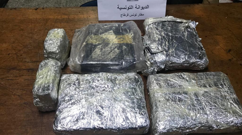Tunisie: Plus de trois kg de marijuana dans les bagages d’un étudiant saisis à l’aéroport de Tunis-Carthage