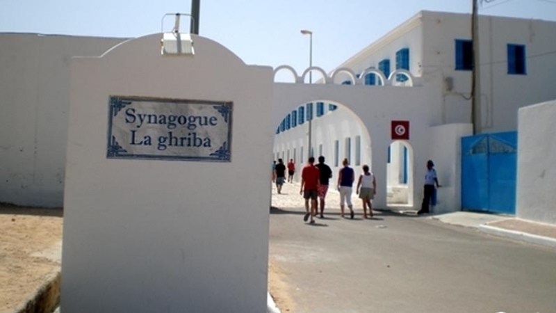 Tunisie- René Trabelsi inaugure un scanner à la synagogue de la Ghriba