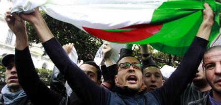 Les autorités tunisiennes empêchent deux manifestations contre une nouvelle candidature de Bouteflika