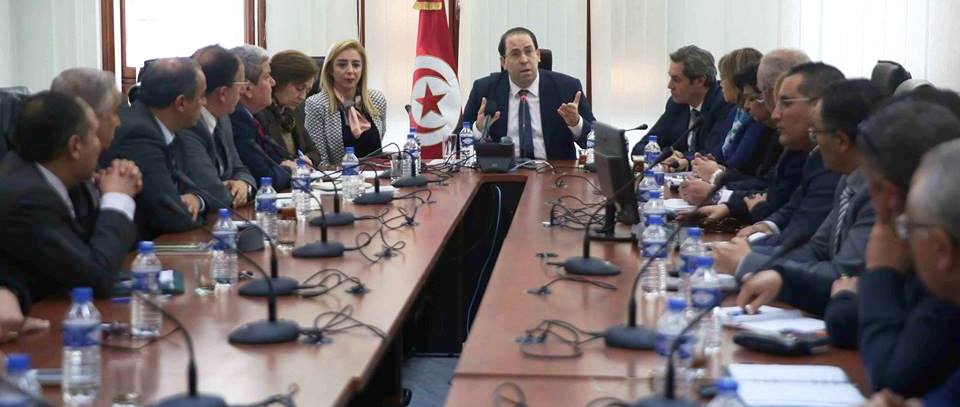 Tunisie – Youssef Chahed débarque à l’improviste en pleine réunion au ministère de la santé