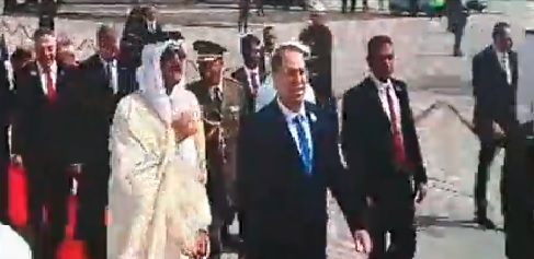 Tunisie – Chahed à l’accueil de l’Emir du Qatar à l’aéroport