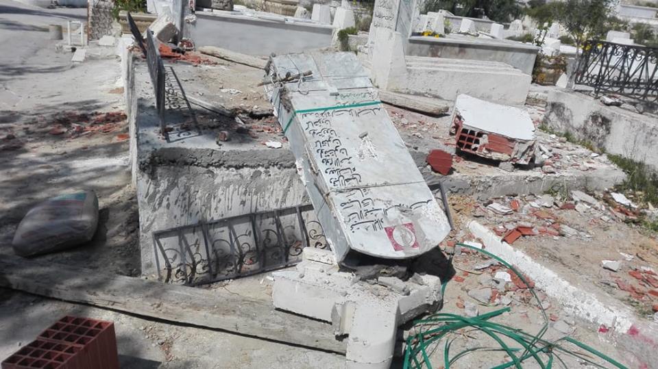 Tunisie [Photo]: Profanation du tombeau du poète Seghair Ouled Ahmed