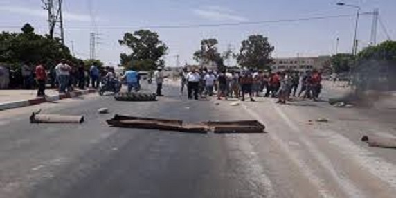 Tunisie: Des protestataires bloquent une route entre deux délégations à Kairouan
