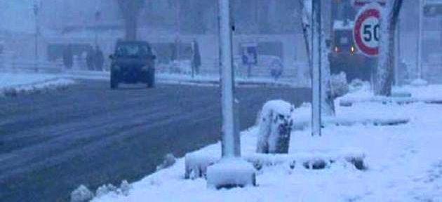 Tunisie – Intempéries : Chutes de neige dans la région frontalière de Kasserine