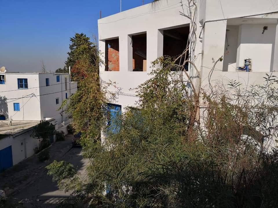 Tunisie- Signature d’une décision de démolition d’un bâtiment appartenant à un membre du conseil  municipal de Sidi Bou Said