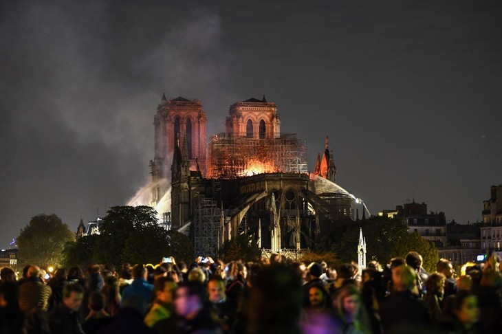 France- Incendie de la Cathédrale Notre-Dame maîtrisé