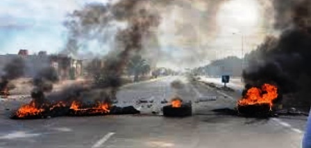 Tunisie – Tozeur : Des protestataires bloquent la route de Degueche