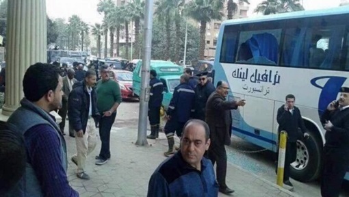 Egypte: Un bus touristique ciblé par une explosion devant un musée au Caire