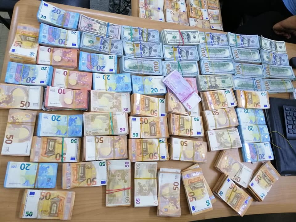 Tunisie [Photos]: Saisie de sommes en euros et dollars équivalant à 1.877.000 dinars à Ben Guerdane
