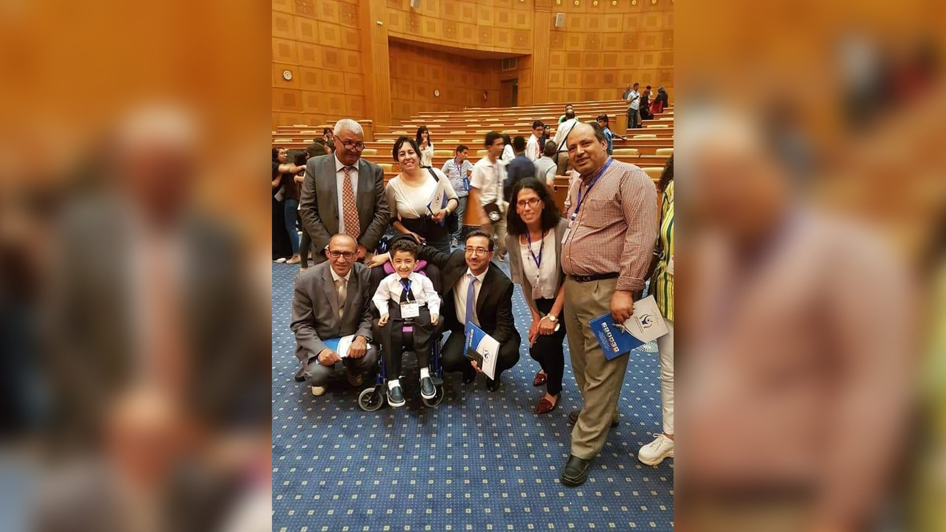 Tunisie- Un enfant à besoins spécifiques préside le parlement de l’enfant