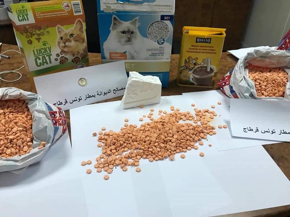 Tunisie [Photos]: Saisie de la cocaïne et de l’ecstasy dissimulés dans des boites d’aliments pour chats