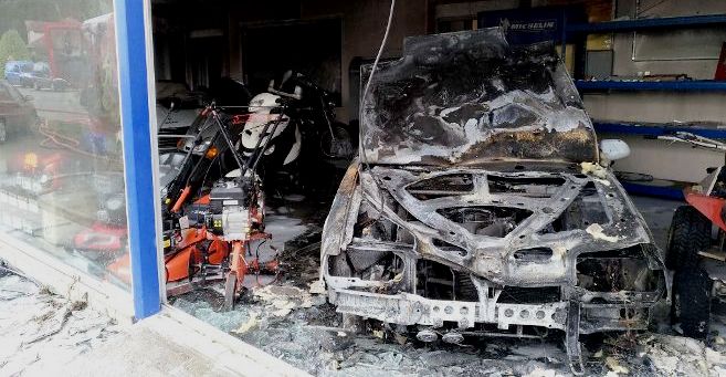 Tunisie – Sfax : Trois voitures carbonisées dans l’incendie d’un atelier de tôlerie