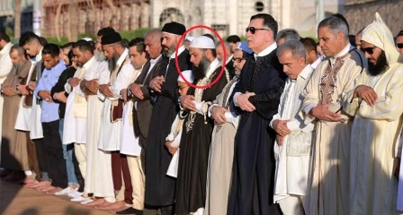 Libye : Prière de l’Aïd : Fayez Essarraj s’affiche à côté d’un dangereux leader de groupe terroriste