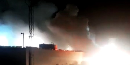 Tunisie – Sfax : Un énorme incendie ravage une usine et menace les maisons au voisinage