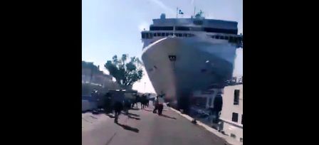VIDEO : Un bateau de croisière fou à Venise emboutit le quai et un autre bateau
