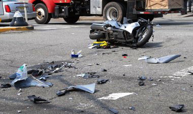 Tunisie: Un mort et un blessé dans un accident impliquant un camion et une moto