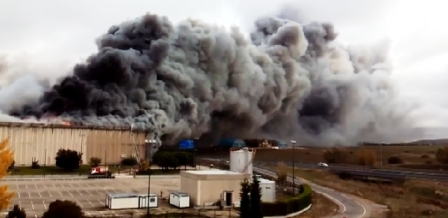 Tunisie – Enorme incendie dans l’usine de tubes de canalisations à Sidi El Heni
