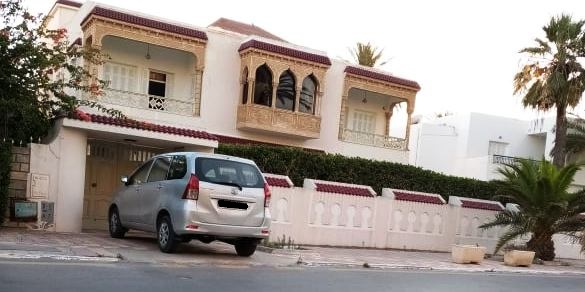 Tunisie – La Dernière : AUDIO : A Mahdia, la remorqueuse de la fourrière embarque les voitures de devant les maisons dans les quartiers résidentiels