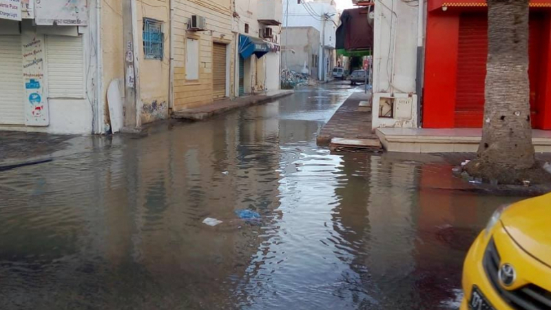 Tunisie- Une fuite d’eau inonde les rues de la Goulette