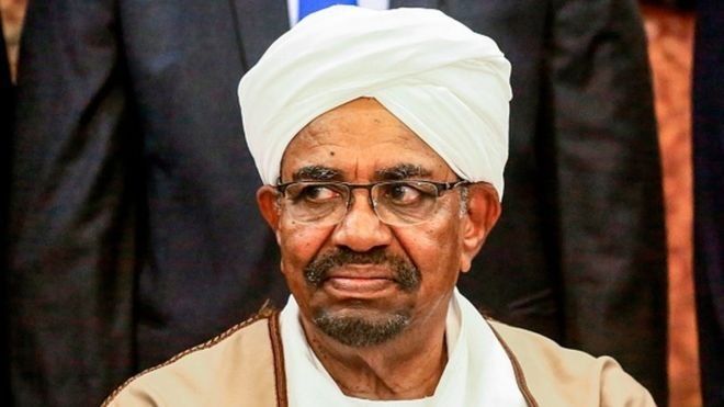 Soudan: Arrivée du président déchu, Omar el-Béchir, au tribunal