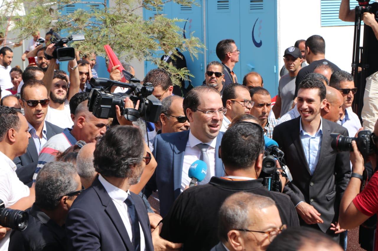 Tunisie-[photos] Youssef Chahed se rend à l’ISIE pour déposer son dossier de candidature à la présidentielle