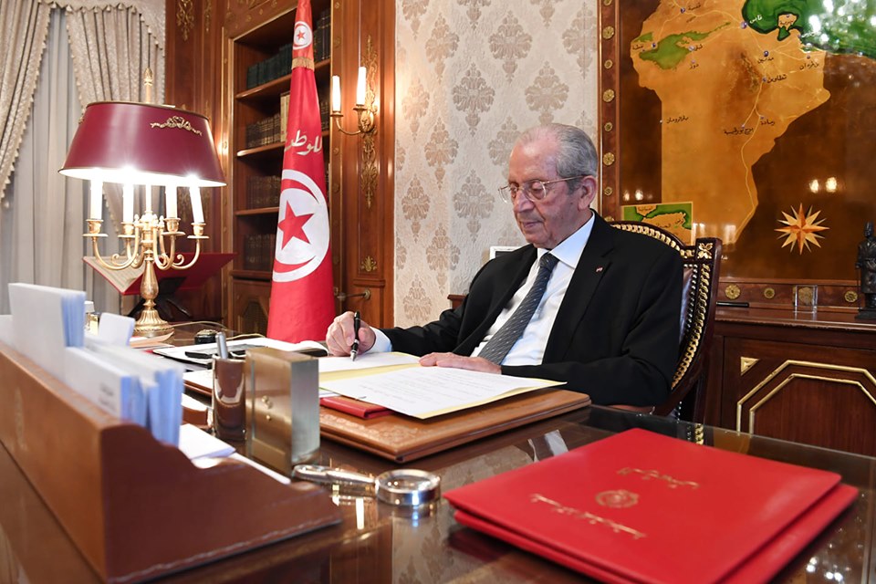 Tunisie: Prorogation d’un mois de l’état d’urgence