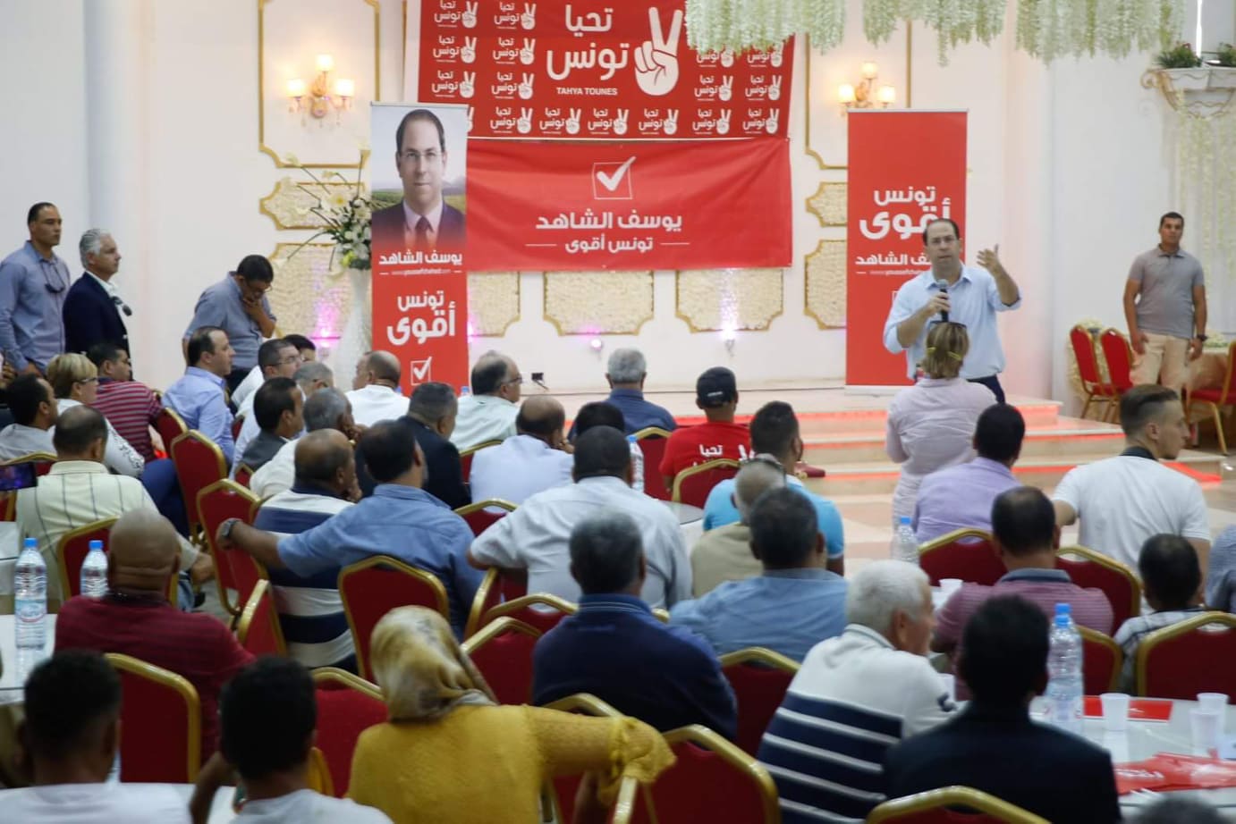 Tunisie- Youssef Chahed accueilli et soutenu par des personnalités nationales à Kairouan