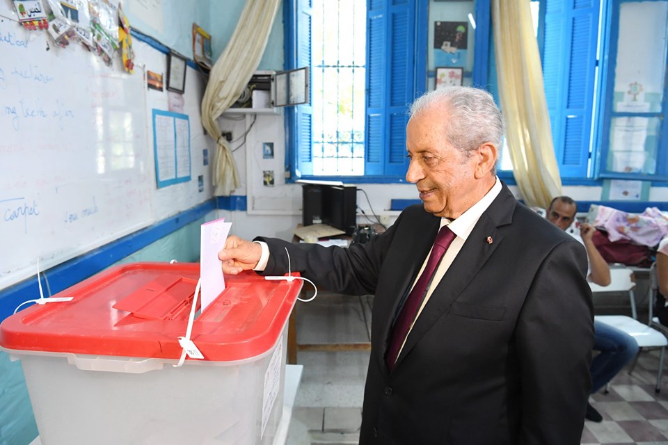 Tunisie [Photos]: Mohamed Ennaceur s’est acquitté de son devoir électoral
