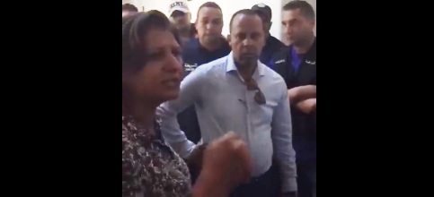 Tunisie – VIDEO : Basma Khalfaoui et le collectif de défense de Bélaïd évacués du bureau du procureur de la République