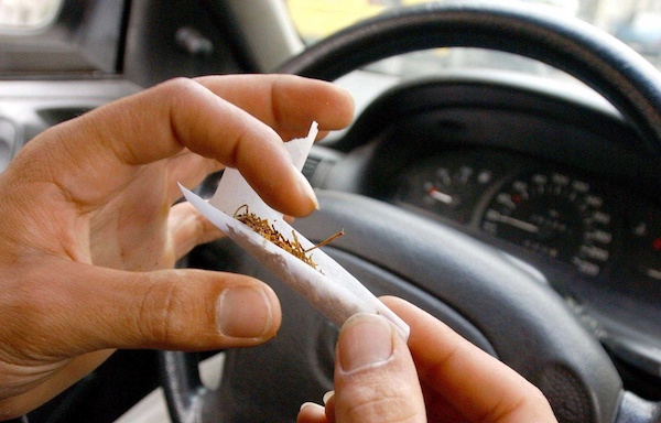 Tunisie: Il prend la voiture de fonction de son père et l’utilise avec un copain pour y consommer du cannabis