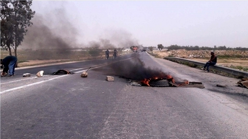 Tunisie:  Des protestataires ferment la route Bouhajla-Sfax