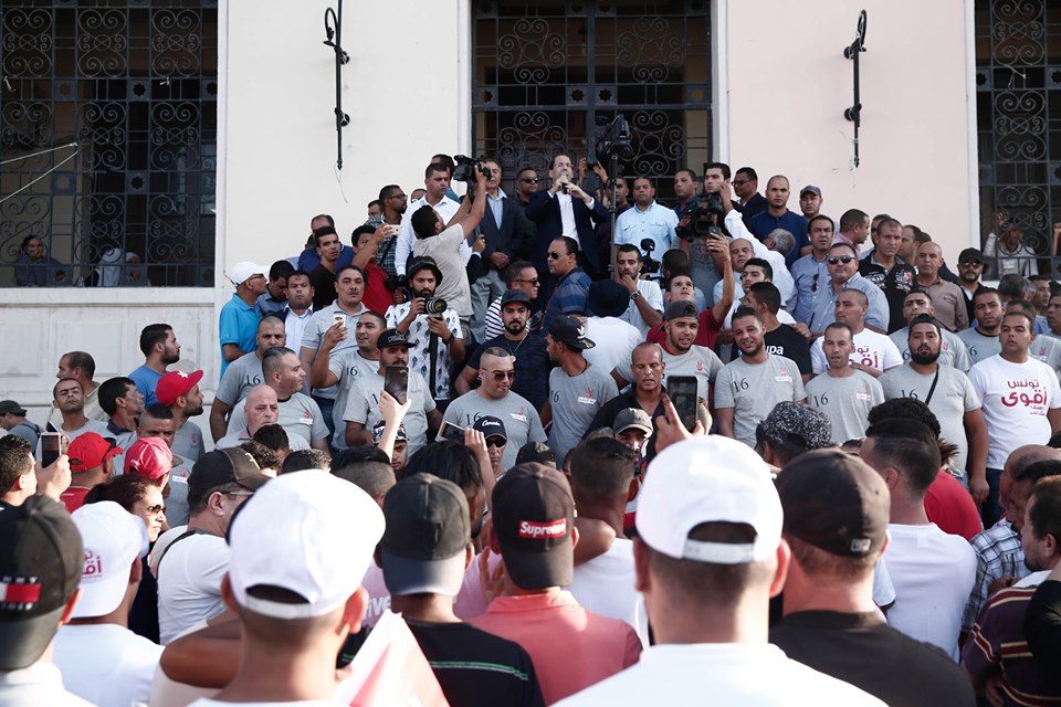 Tunisie: Youssef Chahed promet une police de proximité et l’installation de 100.000 caméras de surveillance