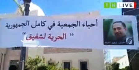Tunisie – Sfax : VIDEO : La société civile et les supporters du CSS manifestent pour la libération de Chafik Jarraya