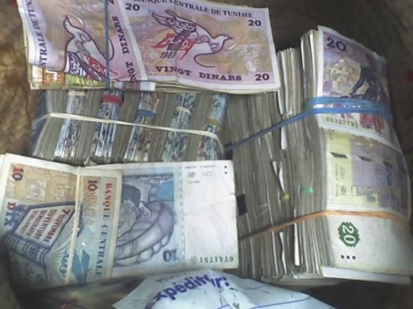 Tunisie: Un homme dépouillé de 100.000 dinars retirés dans une agence bancaire à la Cité Ennasr