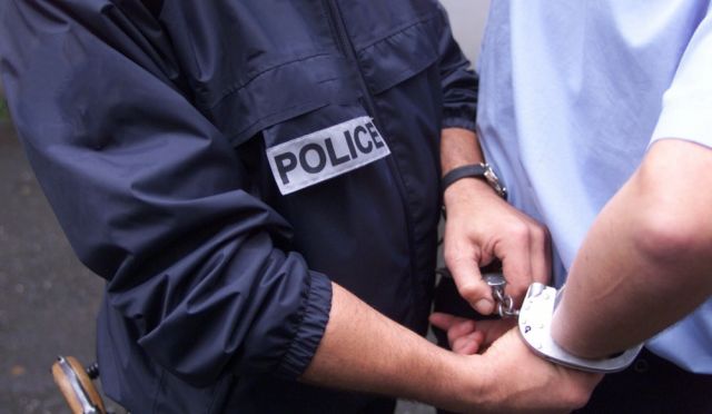 Tunisie: Un médecin et un commerçant arrêtés en possession de 30 mille euros en faux billets