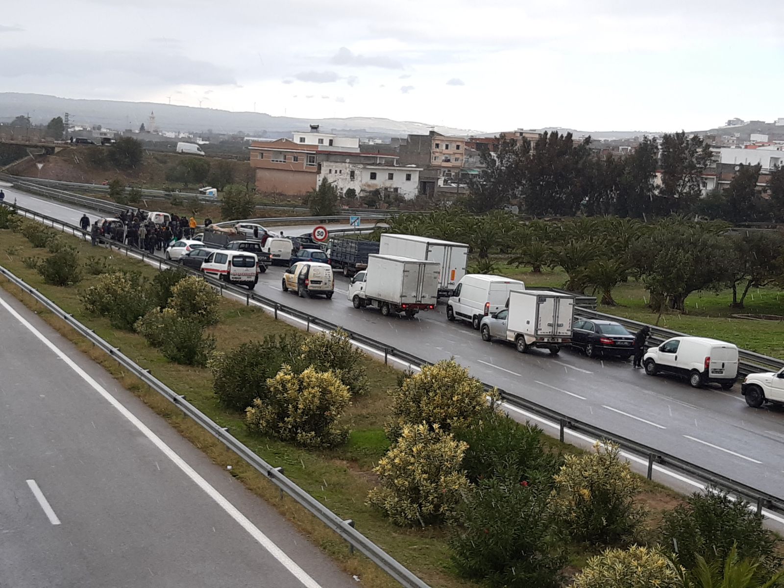 Tunisie: Levée du blocage de l’autoroute par les habitants d’El Alia après la libération d’un résident par la police