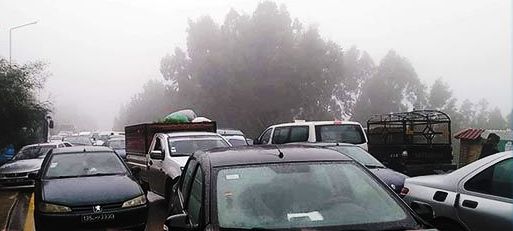 Tunisie – Les chauffeurs de taxis ruraux bloquent la route à Aïn Draham