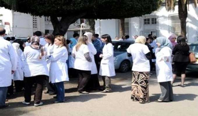 Tunisie: Agression de cadres médicaux après le décès d’un patient, rassemblement de protestation à l’Hôpital Houcine Bouzaiene