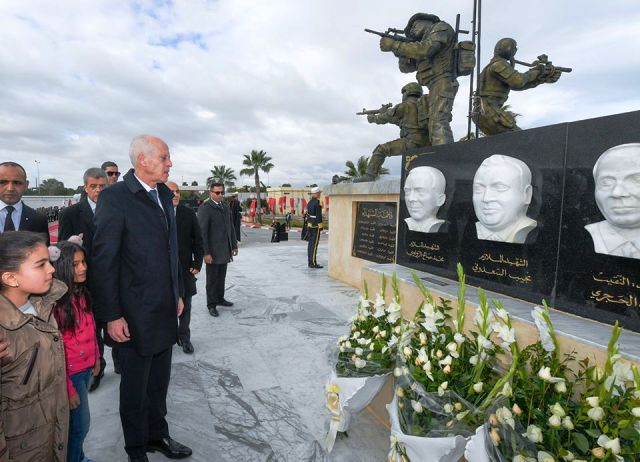 Tunisie – IMAGES : Kaïs Saïed préside la commémoration du martyr des douze agents de la garde présidentielle