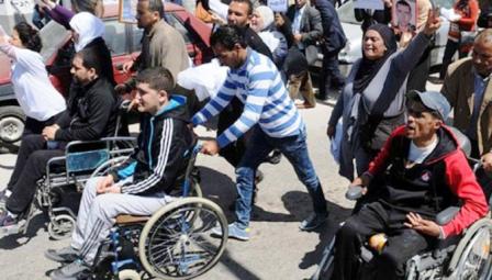 Tunisie – Des blessés de la Révolution de Kasserine se dirigent vers le palais de Carthage à pieds