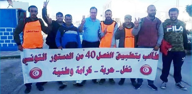 Tunisie – Un groupe de sit-inneurs de Melloulech prennent la direction du palais de Carthage à pieds